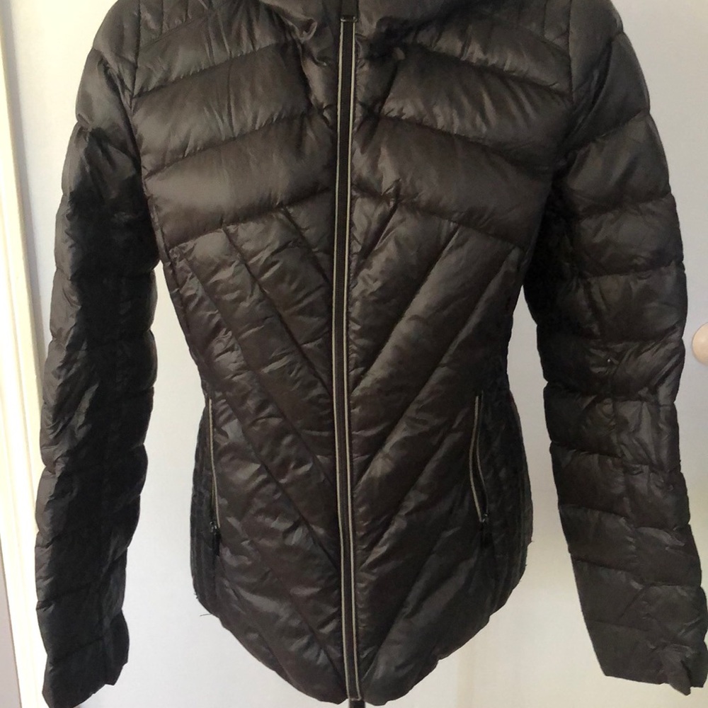 BCBGeneration Black Ultra Lightweight packable down X small Zippered 2 side pick